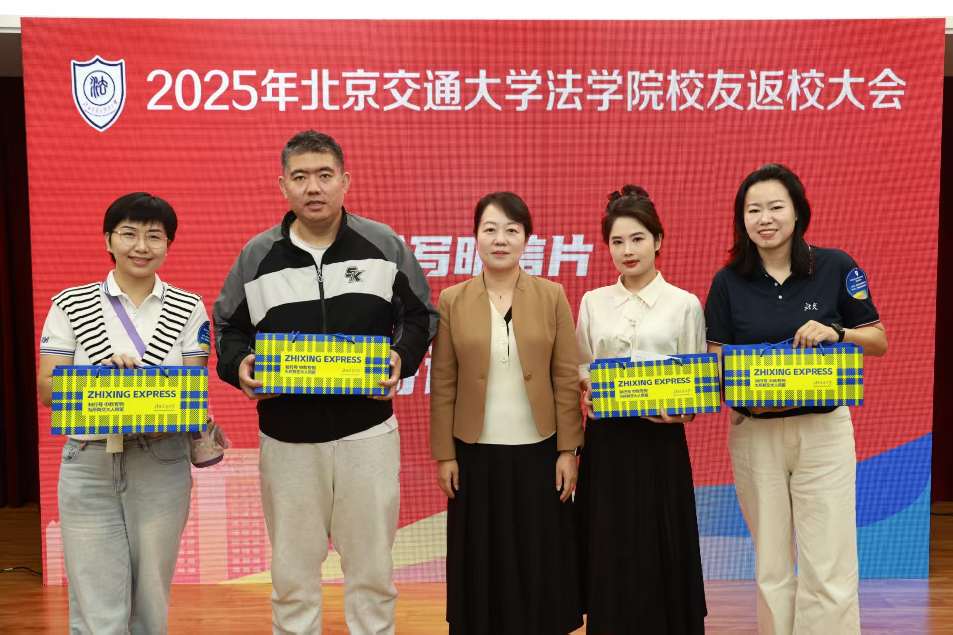 419ff26f756e59bc7641d4f976cbf4bc.jpg