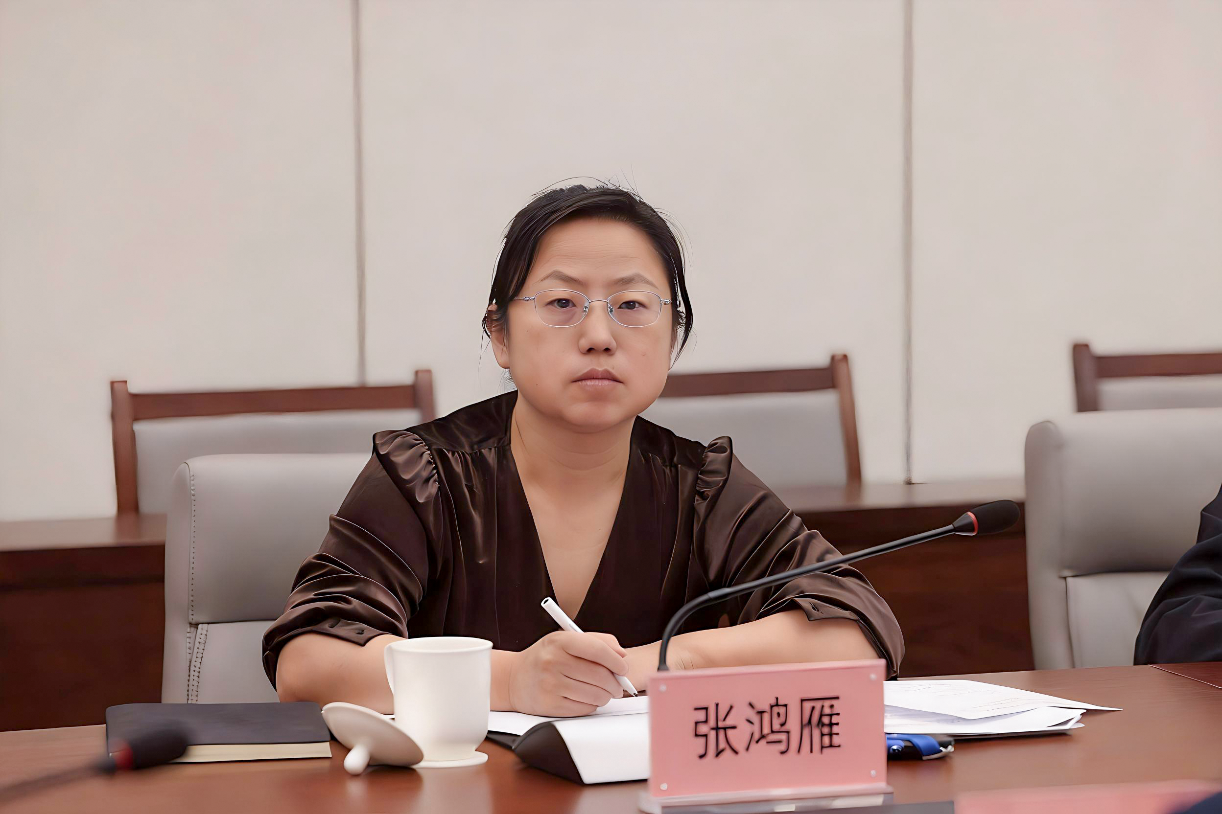 2对面领导.png